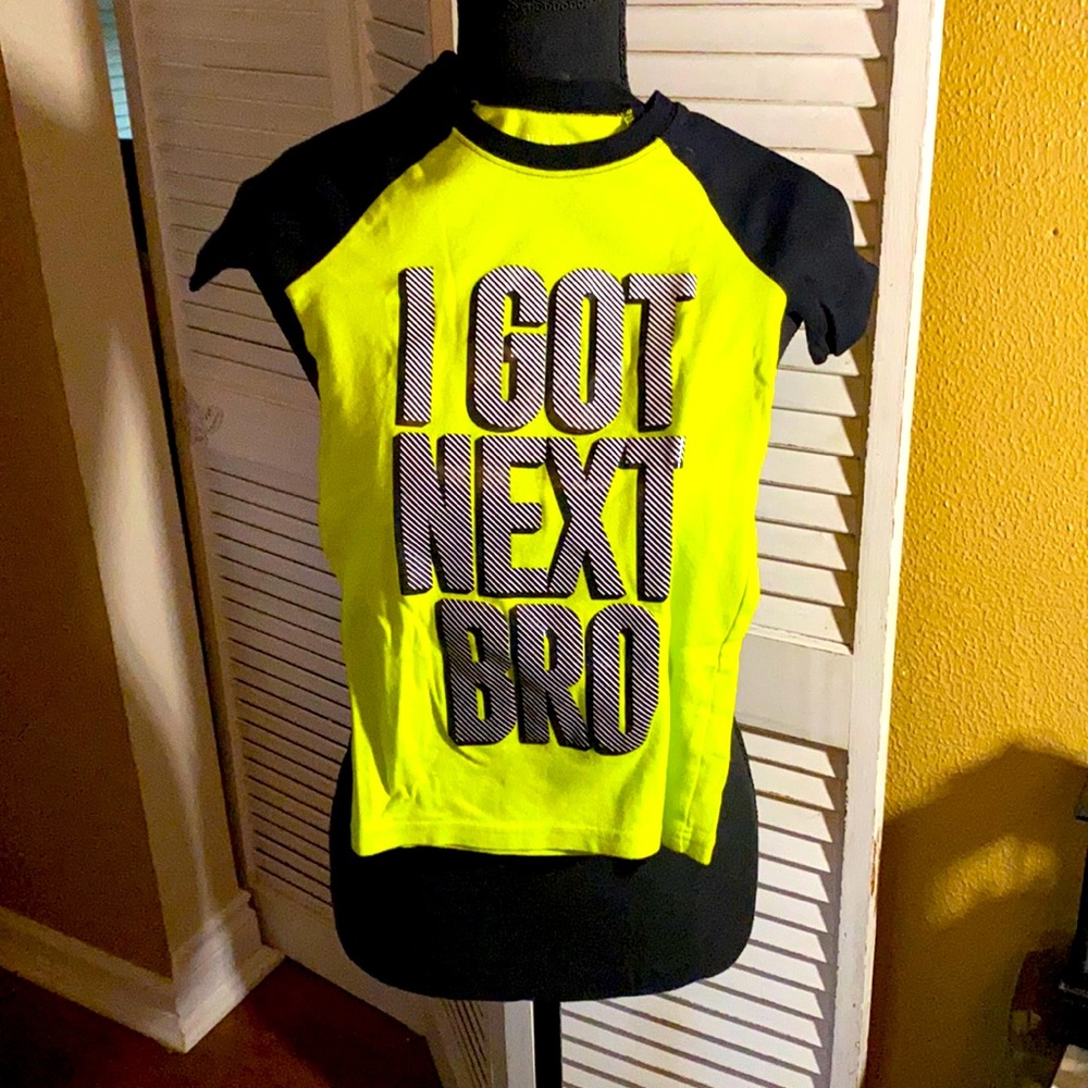 Like new boys t shirt size 8